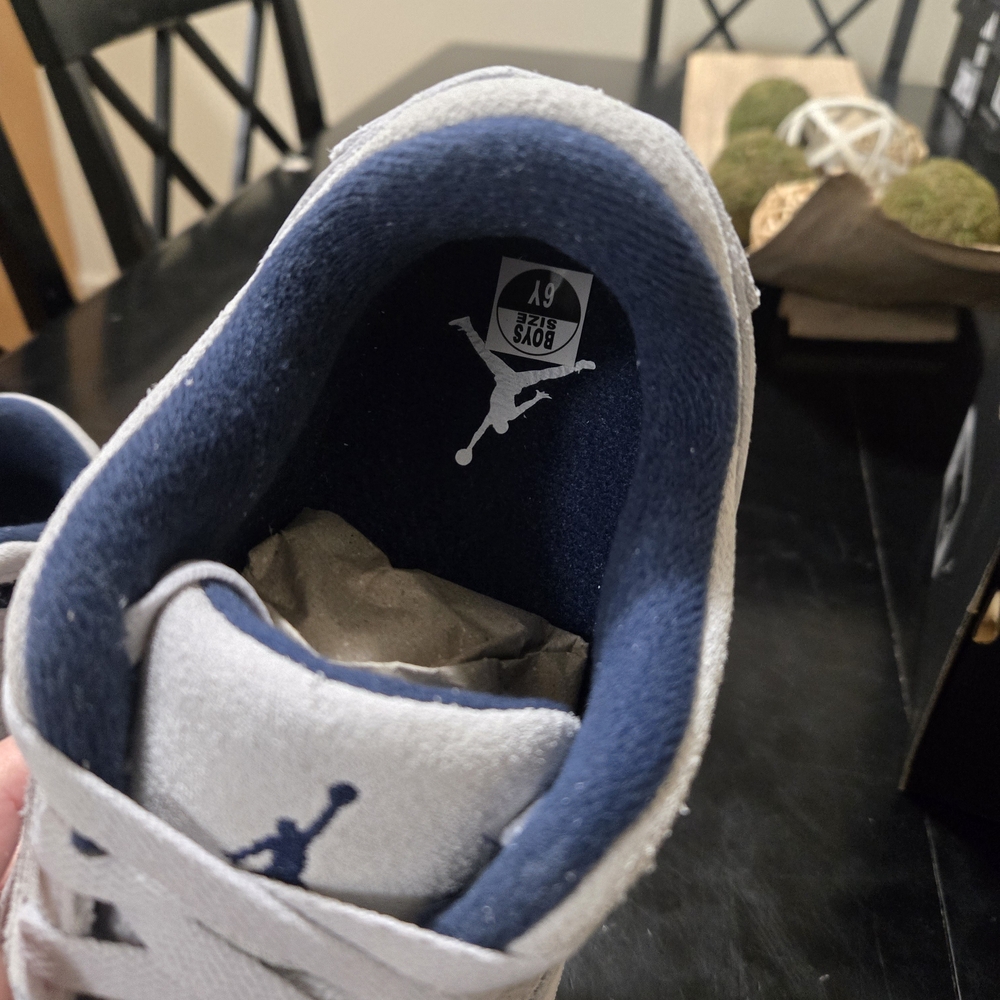 Boys 6Y | Jordan Flight Court | Grey & Navy - Picture 5 of 6